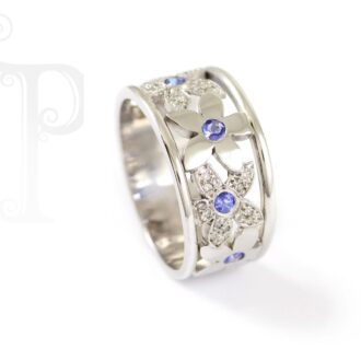18k White Gold Tanzanite and Diamond Daisy Ring