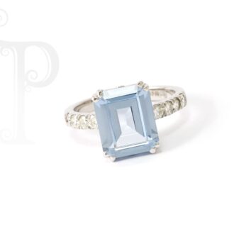 18k White Gold Aquamarine and Diamond Ring